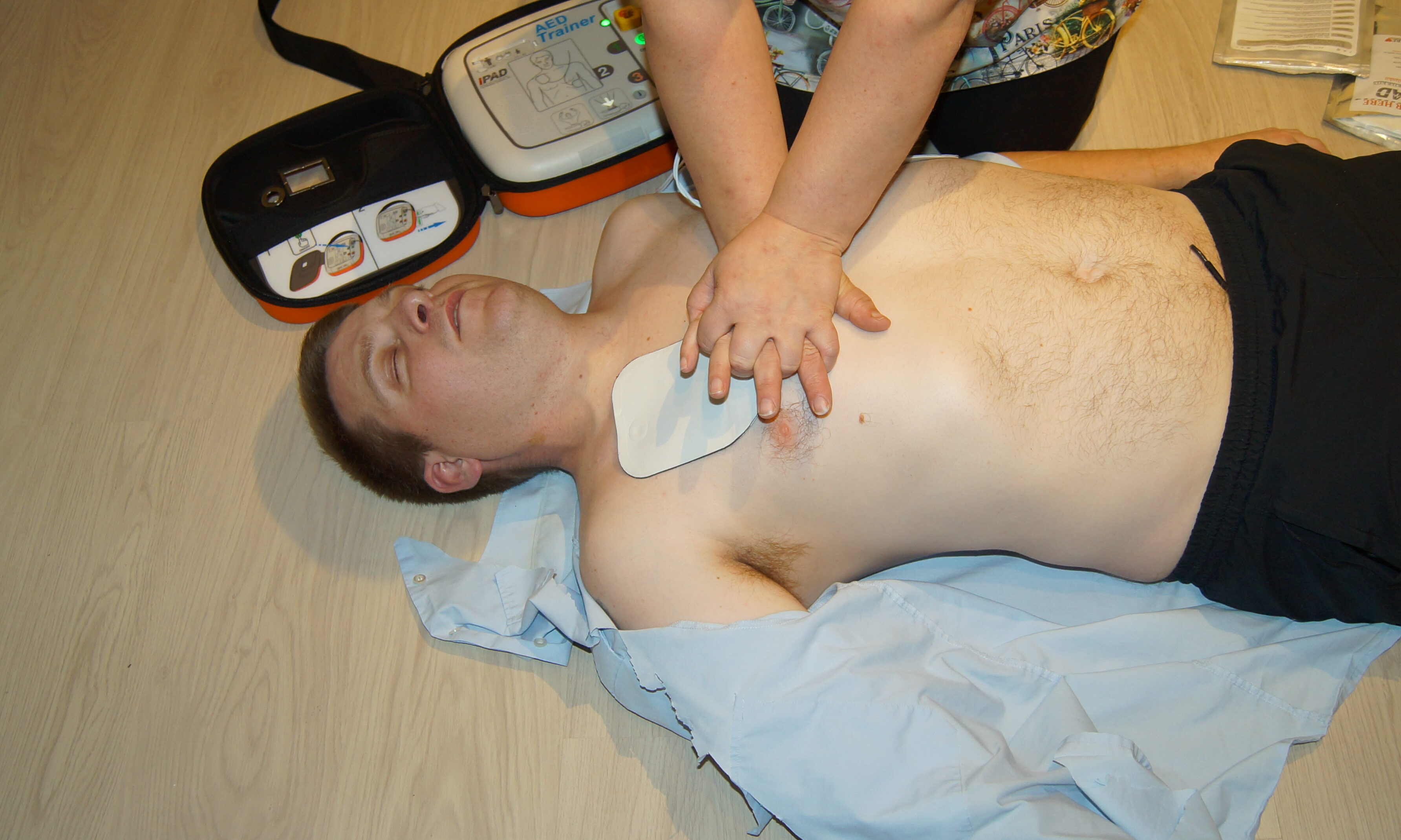 cropped-HLR-AED-Voksen-1-1.jpg